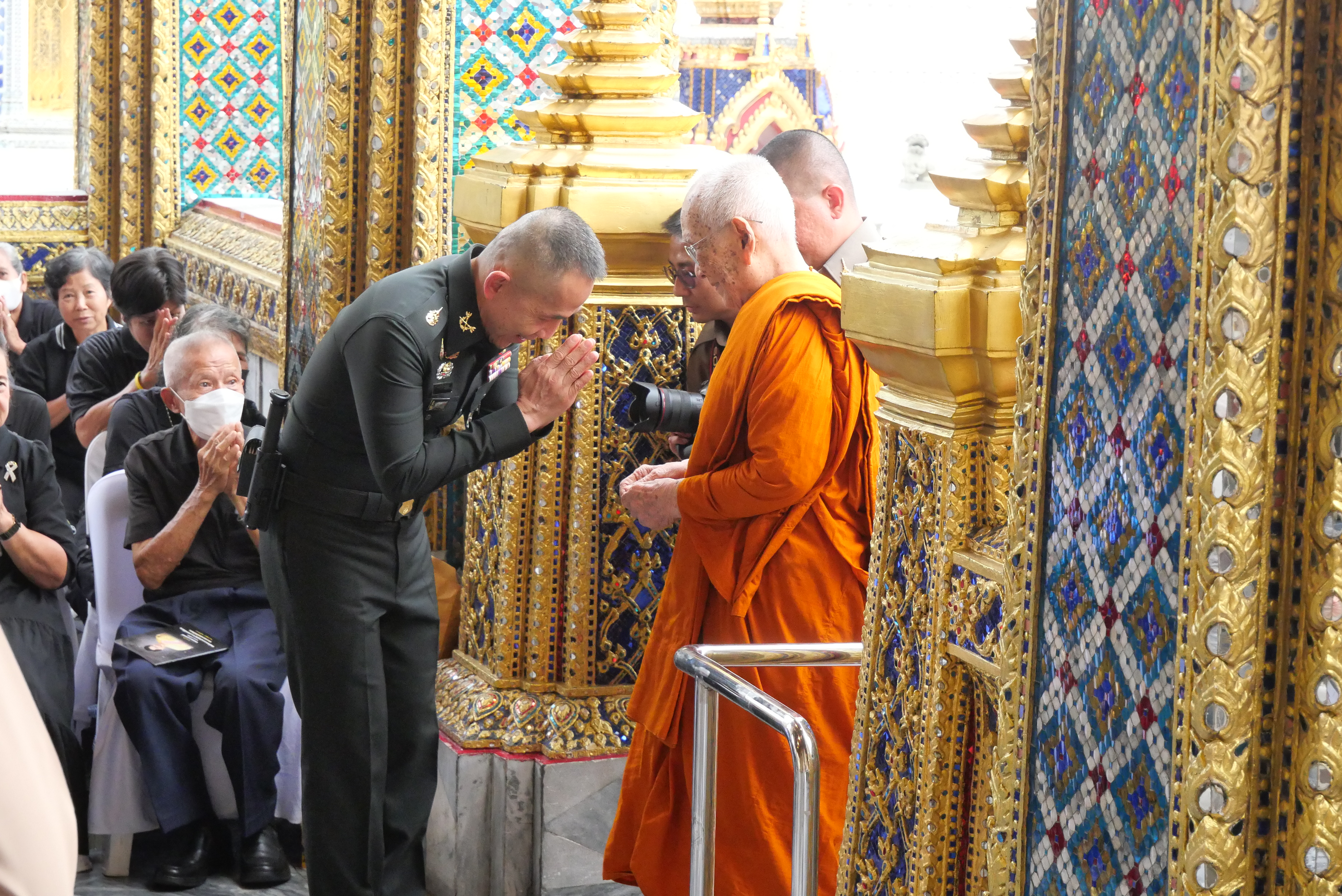 title - ส.ป.ก. ร่วมพิธีสวดพระพุทธมนต์ และเจริญจิตตภาวนาอุทิศถวายพระราชกุศลแด่ สมเด็จพระนางเจ้าสิริกิติ์ พระบรมราชินีนาถ พระบรมราชชนนีพันปีหลวง ณ พระอุโบสถวัดพระศรีรัตนศาสดาราม